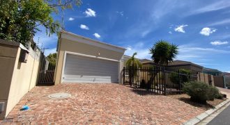 Three Bedroom House with double garage and enclosed braai in Parklands